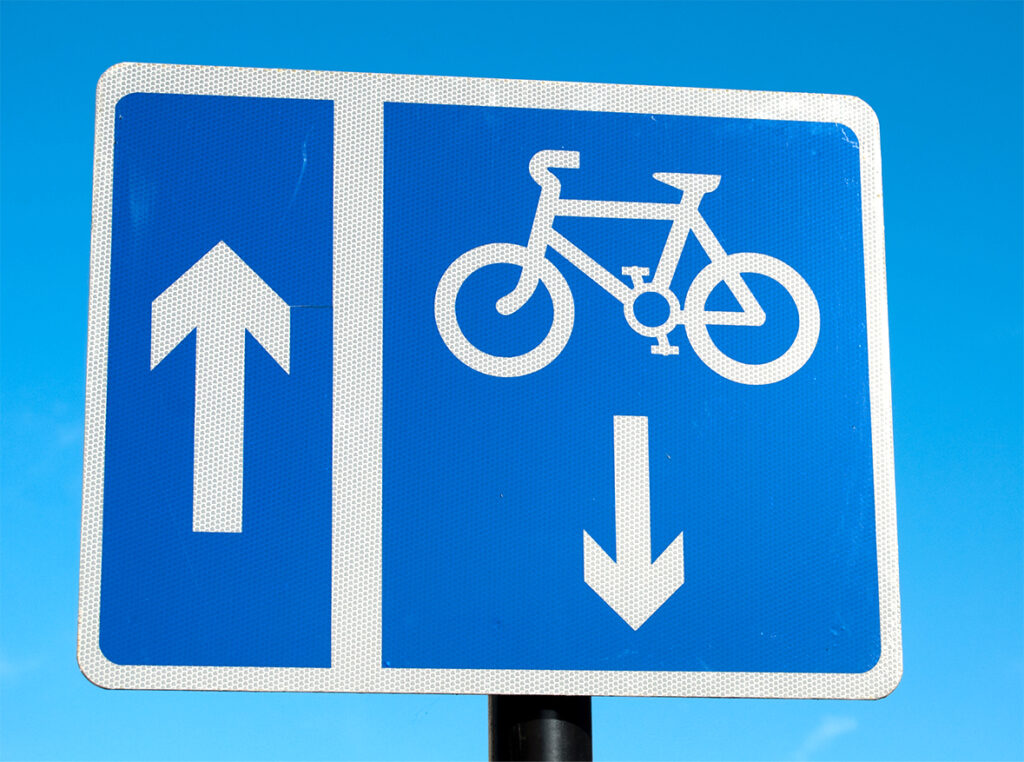 Cycle-contraflow-in-Abergavenny